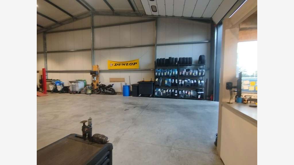 À céder garage automobile en ZA de Questembert