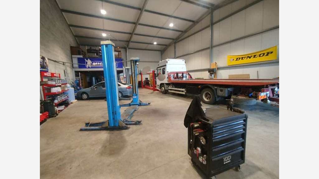 À céder garage automobile en ZA de Questembert