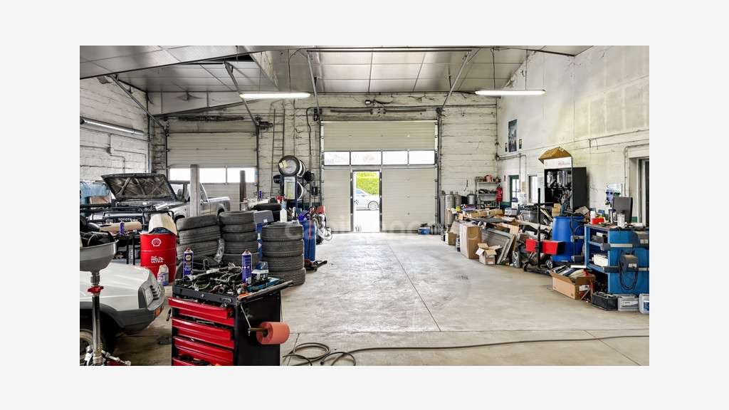 A vendre garage automobile à Saint-Rémy-du-Val
