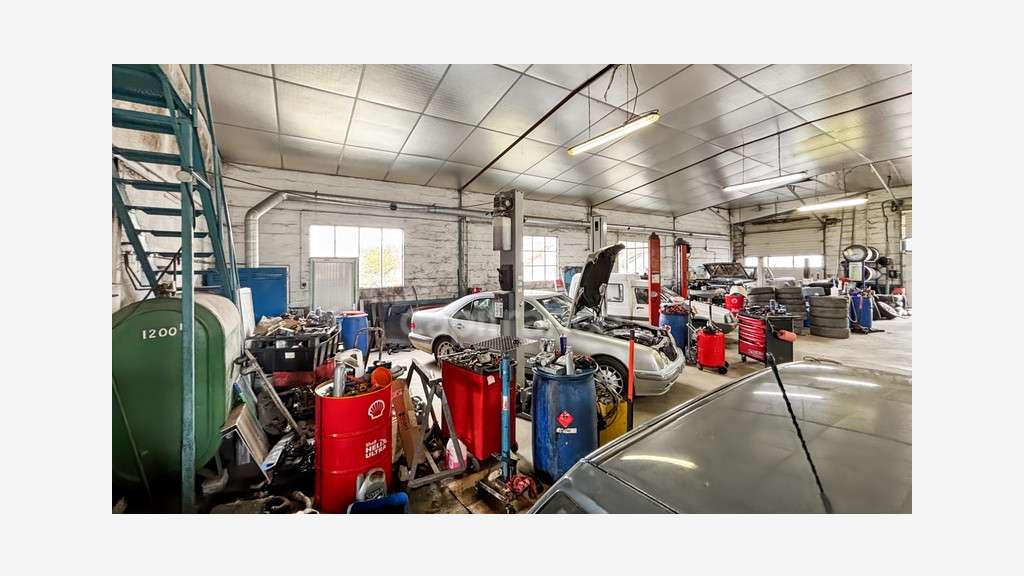 A vendre garage automobile à Saint-Rémy-du-Val