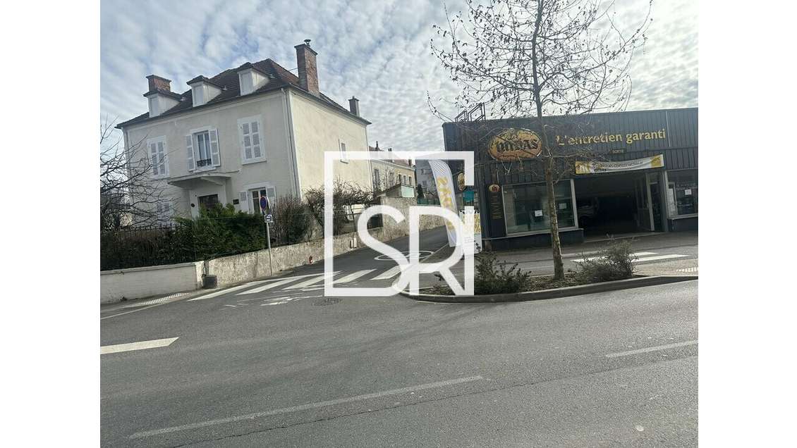 Vente garage automobile de 600m² à Vichy 03200