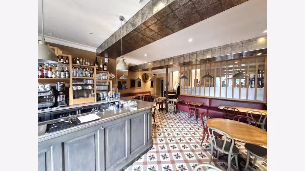 Vente bar hôtel restaurant dans village renommé 21