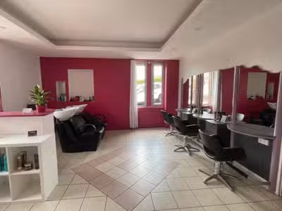 Vente salon coiffure 46m² avec un garage à Ceyrat