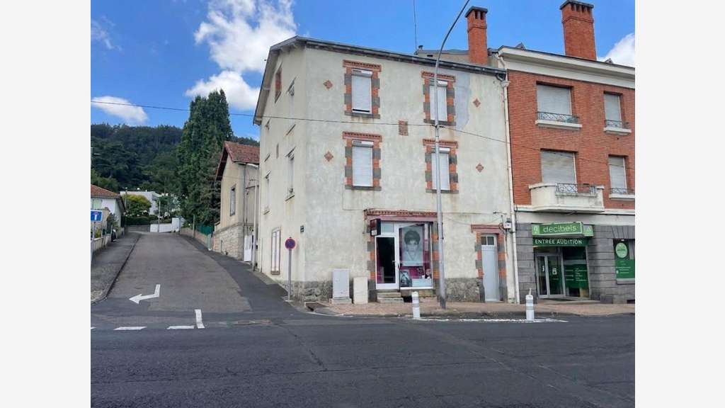Vente salon coiffure 46m² avec un garage à Ceyrat