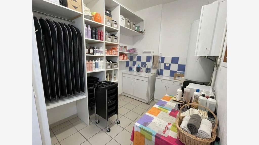 Vente salon coiffure 46m² avec un garage à Ceyrat