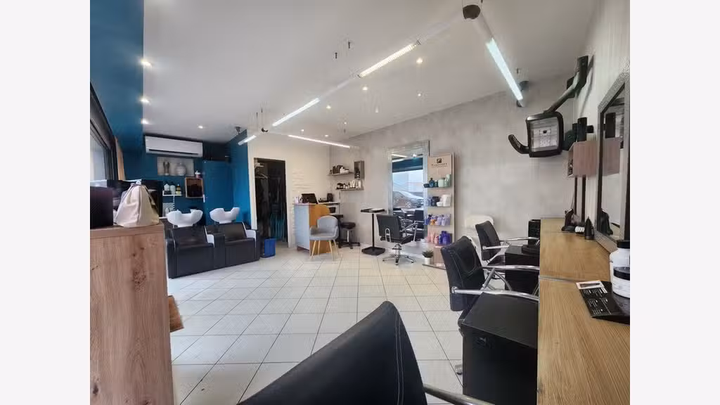À vendre salon de coiffure à la Brée Les Bains