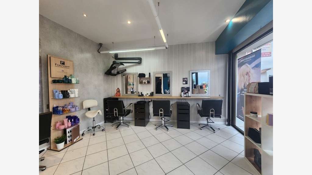À vendre salon de coiffure à la Brée Les Bains