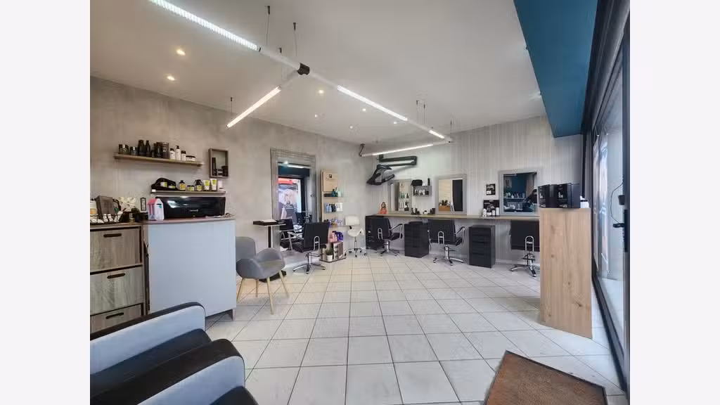 À vendre salon de coiffure à la Brée Les Bains