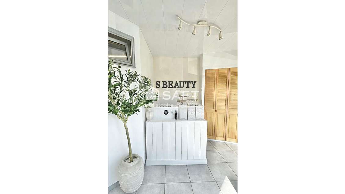 Vente institut de beauté 55m² à Nîmes 7 collines