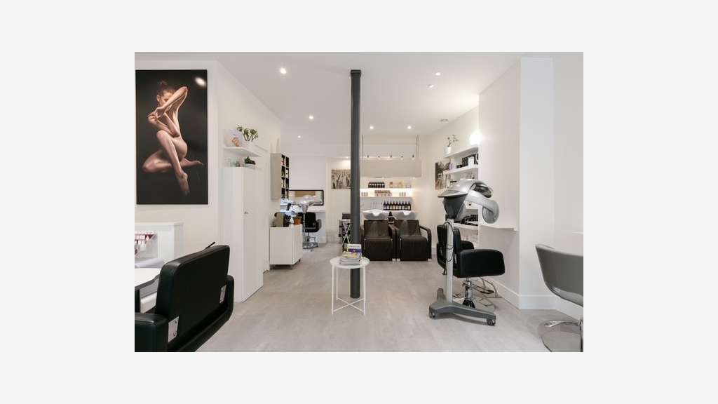 SALON DE COIFFURE INSTITUT DE BEAUTÉ APPARTEMENT