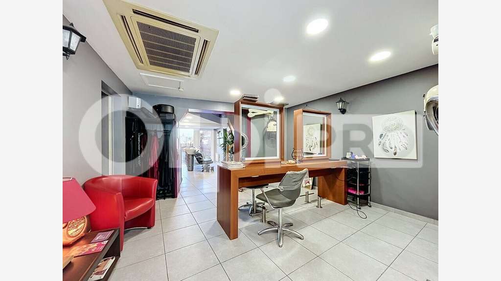 AV salon coiffure empl N°1 Saint-Just-en-Chaussée