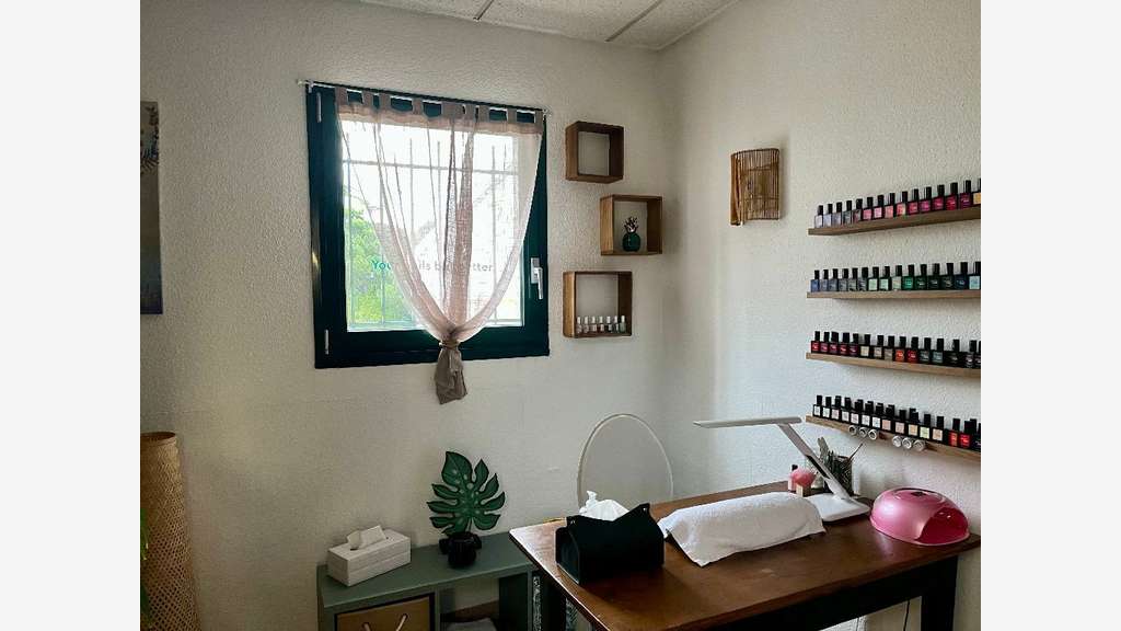 Vente charmant institut de beauté à Valence