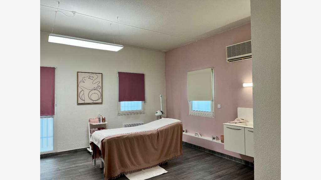 Vente charmant institut de beauté à Valence