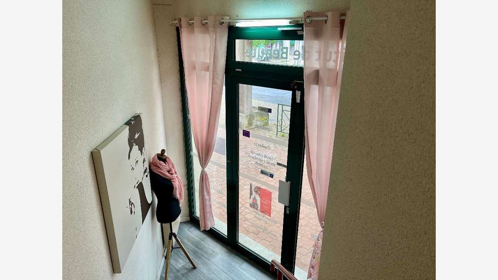 Vente charmant institut de beauté à Valence