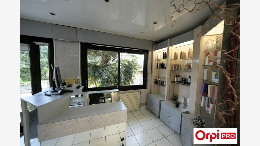 A vendre salon de coiffure à Verrières-le-Buisson