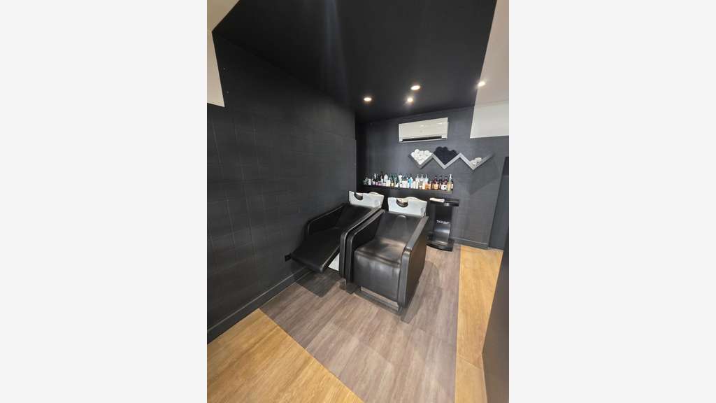 Vente salon de coiffure de 134m² à La Ménitré