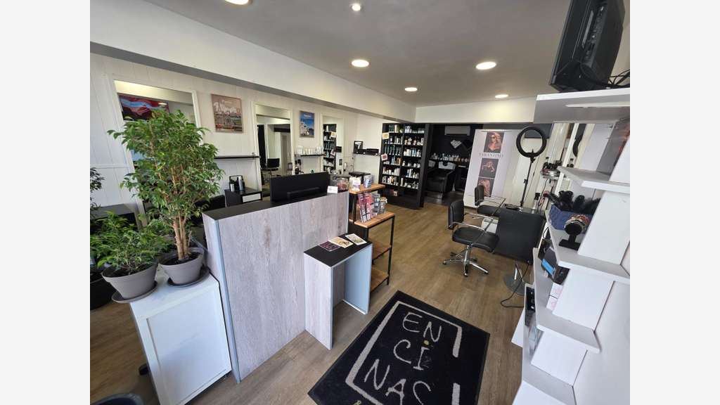 Vente salon de coiffure de 134m² à La Ménitré