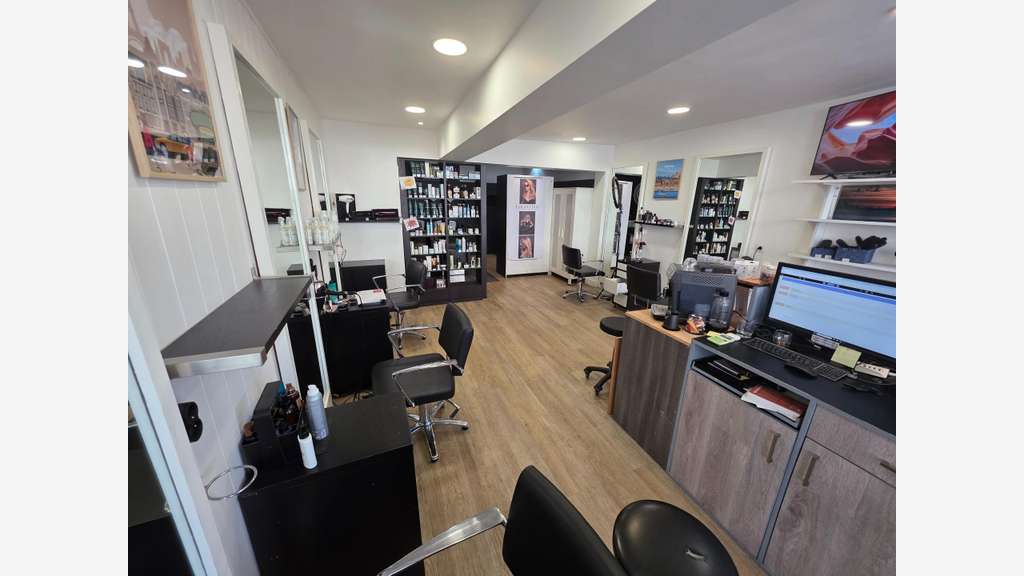Vente salon de coiffure de 134m² à La Ménitré