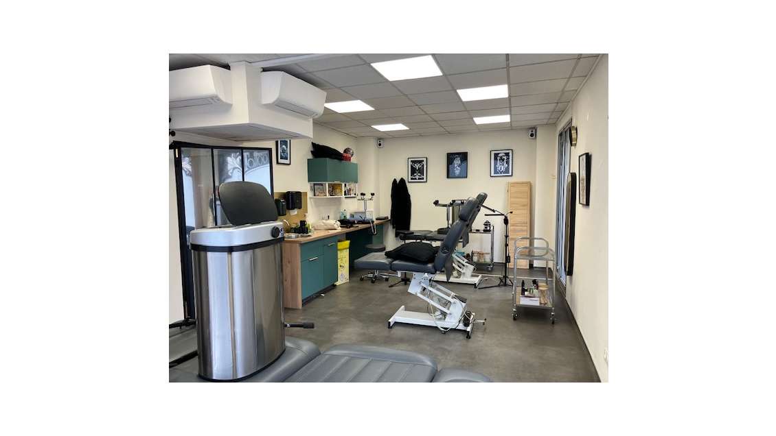 A vendre FDC salon de tatouage Lyon 69006