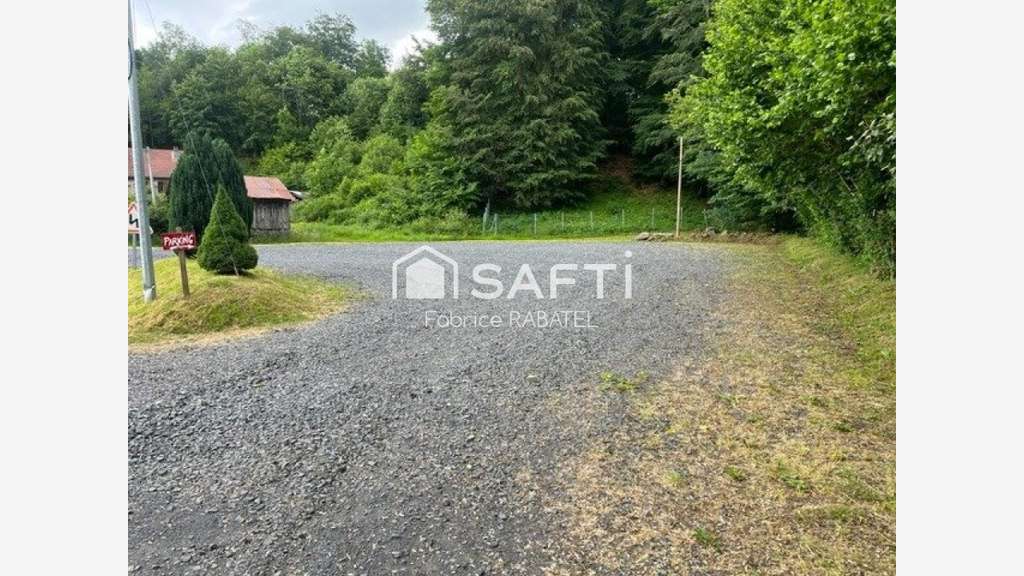 A vendre auberge restaurant de 230m² à Mazaye