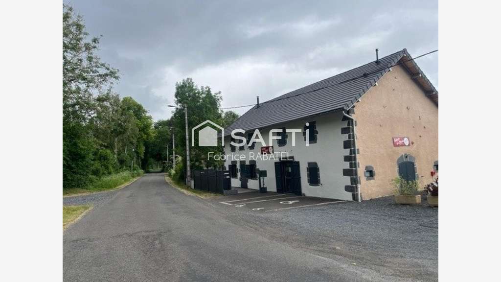 A vendre auberge restaurant de 230m² à Mazaye