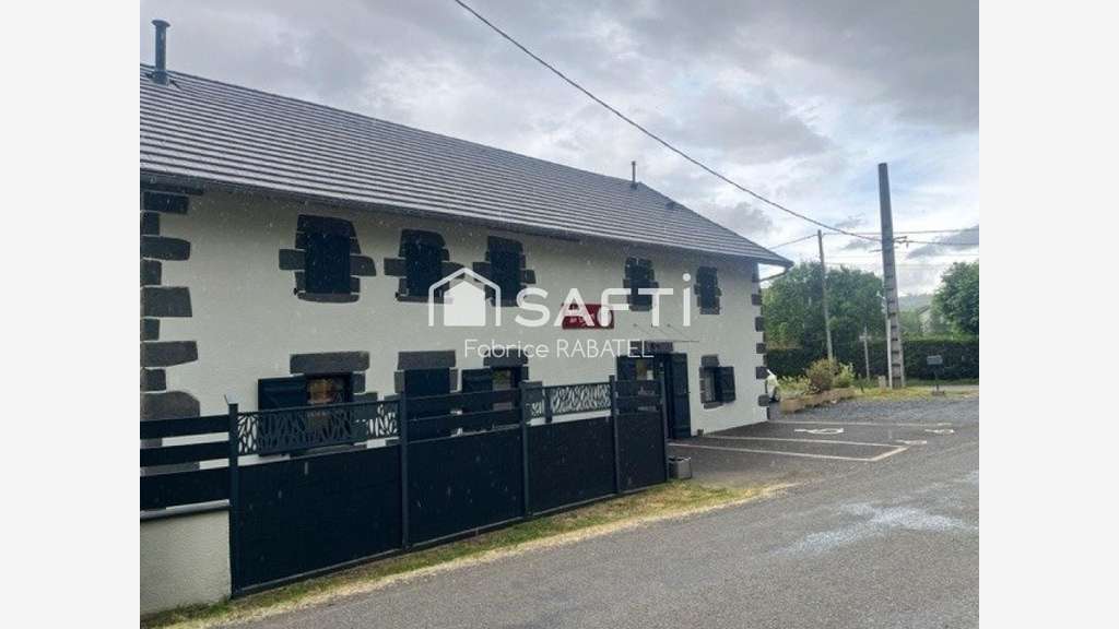 A vendre auberge restaurant de 230m² à Mazaye