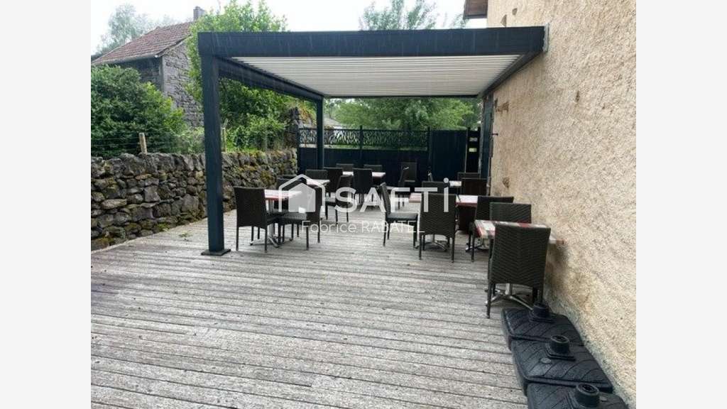 A vendre auberge restaurant de 230m² à Mazaye