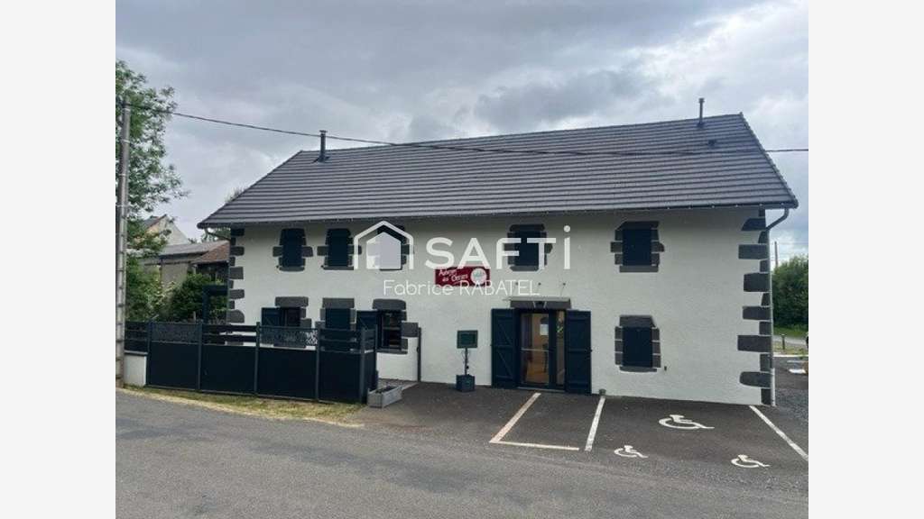 A vendre auberge restaurant de 230m² à Mazaye