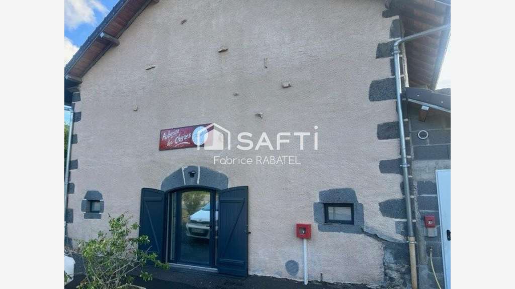 A vendre auberge restaurant de 230m² à Mazaye