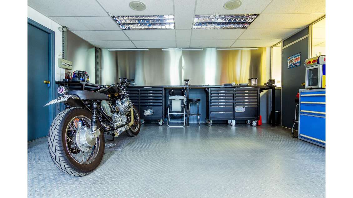 AV FDC mécanique peinture moto proche La Rochelle