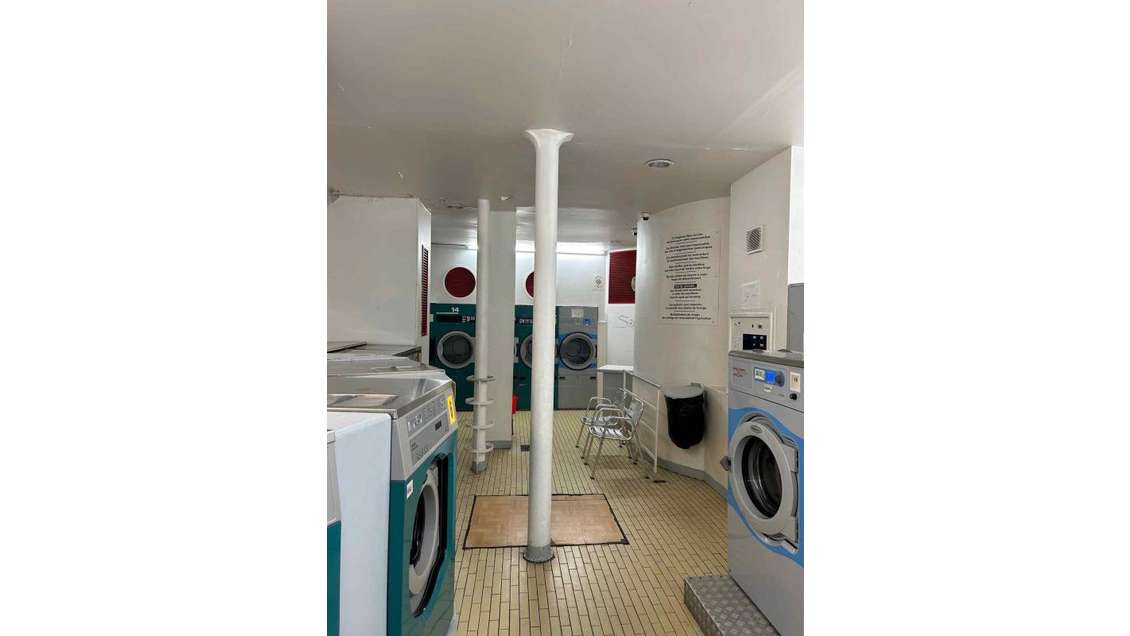 Vente laverie 50m² accès rue et cour à Paris 75012