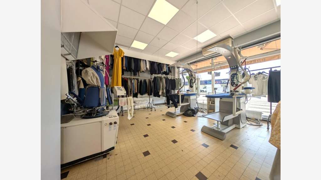 A vendre pressing blanchisserie à Roanne
