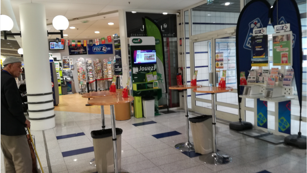 AV presse FDJ PMU 60m² Créteil centre commercial