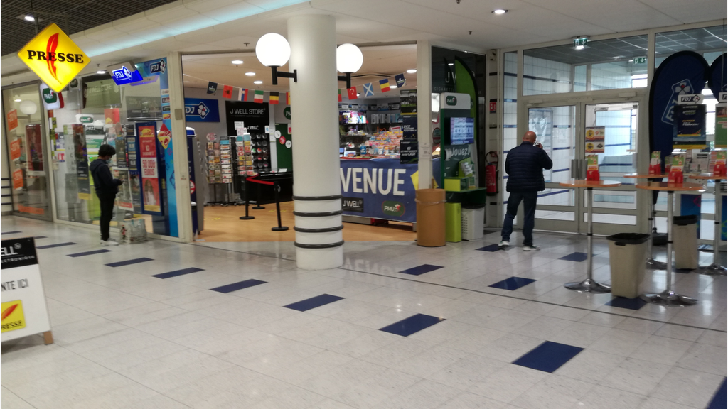 AV presse FDJ PMU 60m² Créteil centre commercial