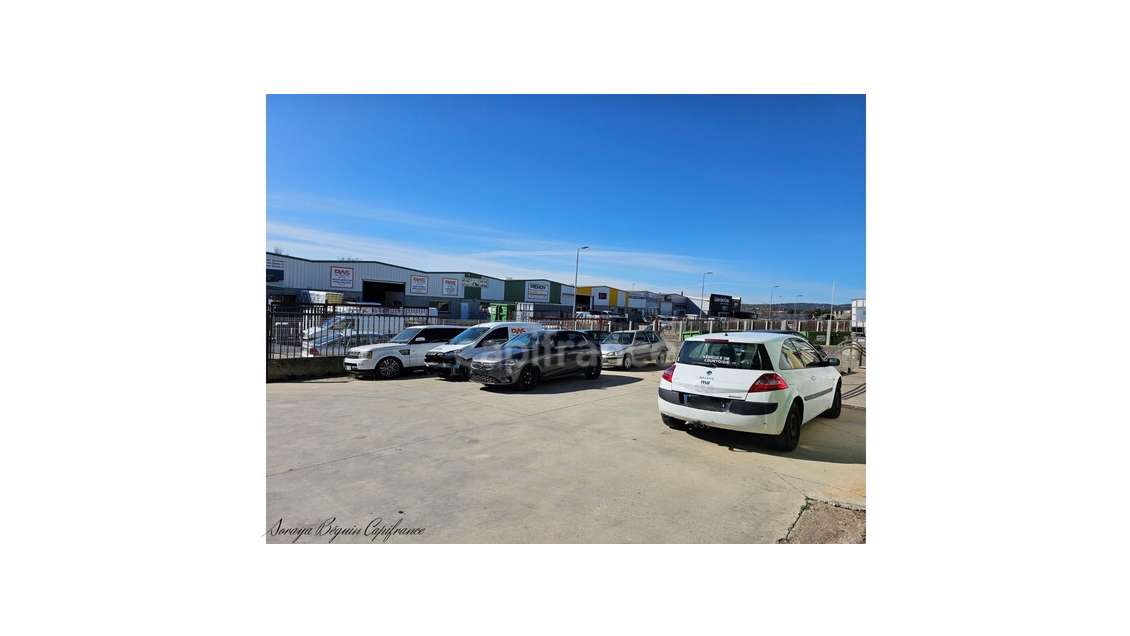 A vendre garage (fonds) en ZA économique Gigean