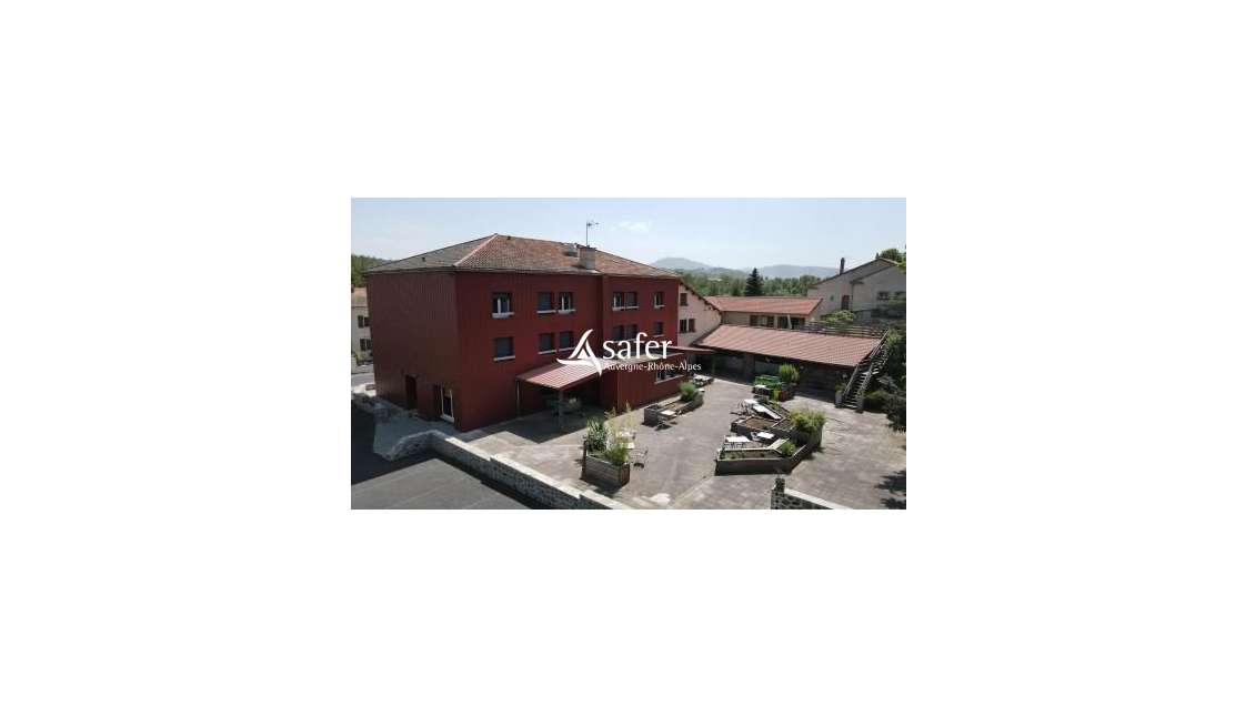 Vente hôtel ** + appartement de fonction Mazeyrat