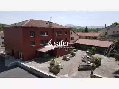 Vente hôtel ** + appartement de fonction Mazeyrat