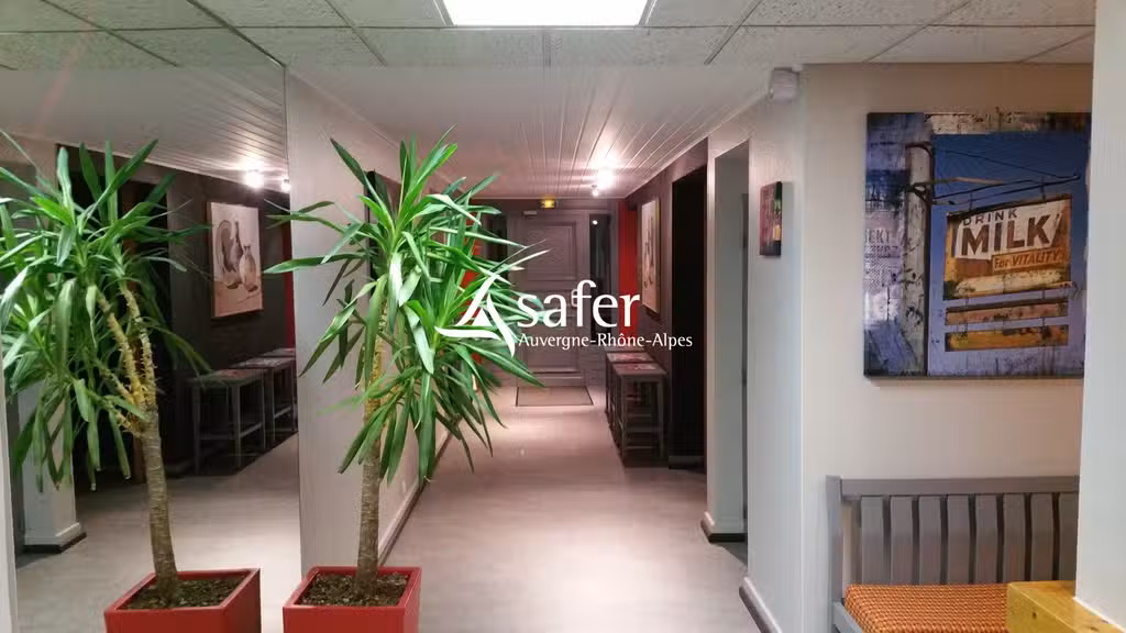 Vente hôtel ** + appartement de fonction Mazeyrat