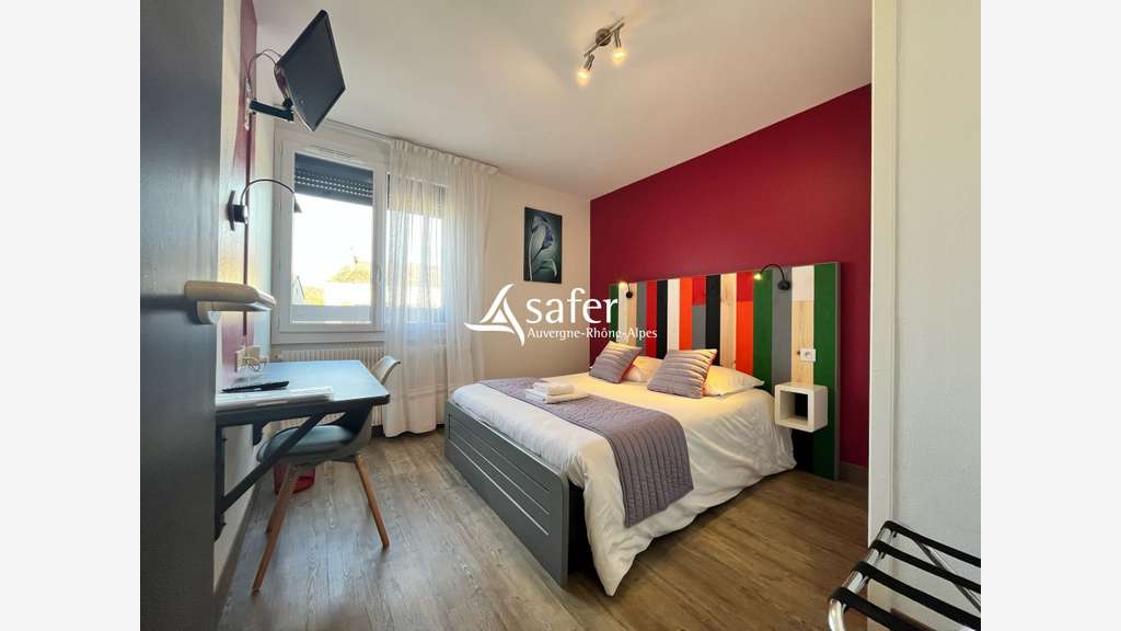 Vente hôtel ** + appartement de fonction Mazeyrat