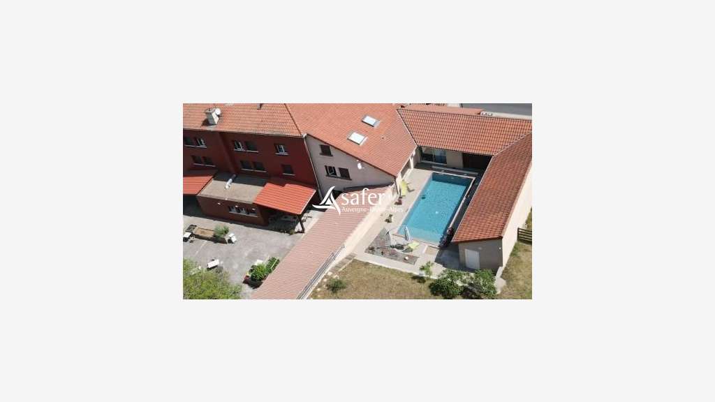 Vente hôtel ** + appartement de fonction Mazeyrat