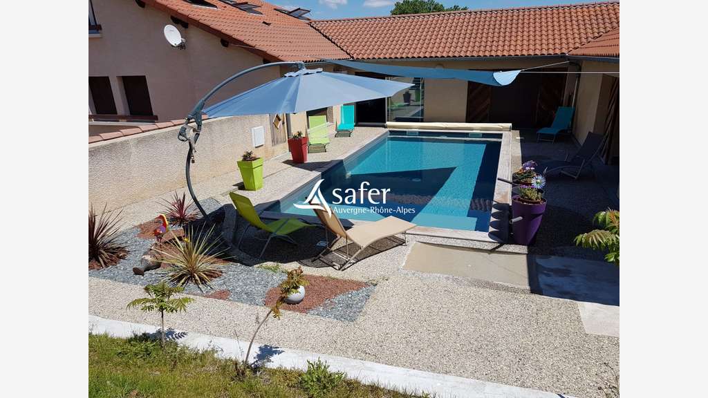 Vente hôtel ** + appartement de fonction Mazeyrat