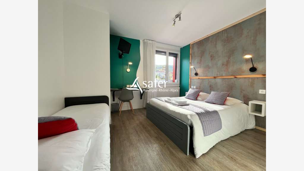 Vente hôtel ** + appartement de fonction Mazeyrat