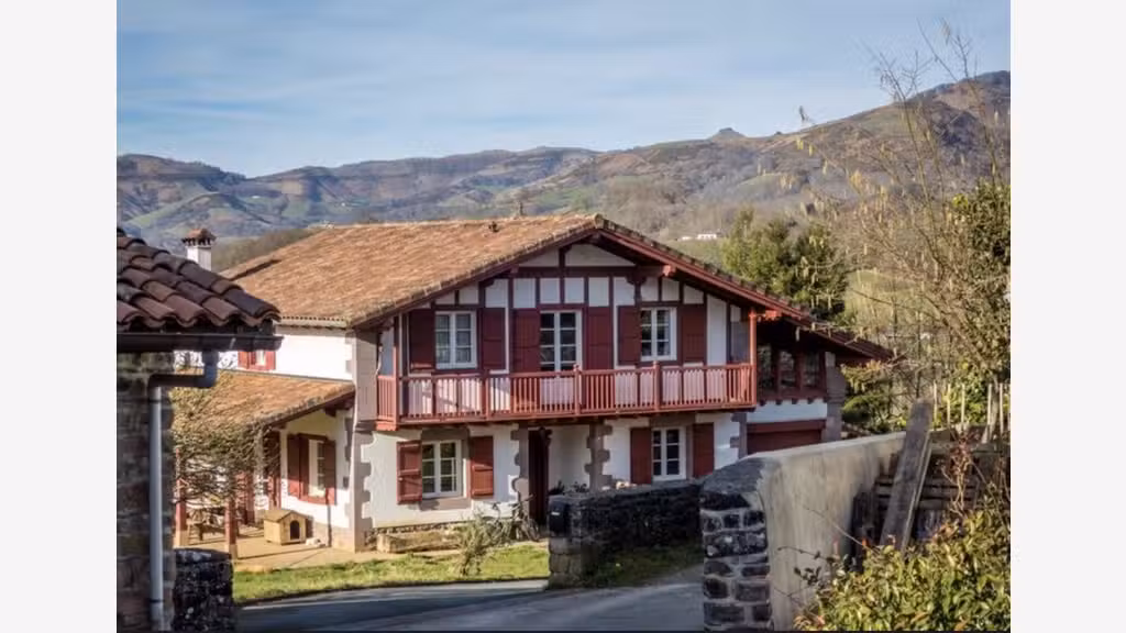 AV gîte petit hôtel murs et fonds 4km océan Ahetze