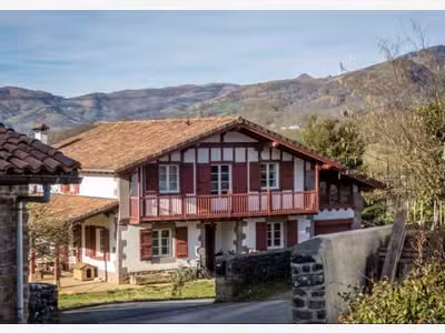 AV gîte petit hôtel murs et fonds 4km océan Ahetze
