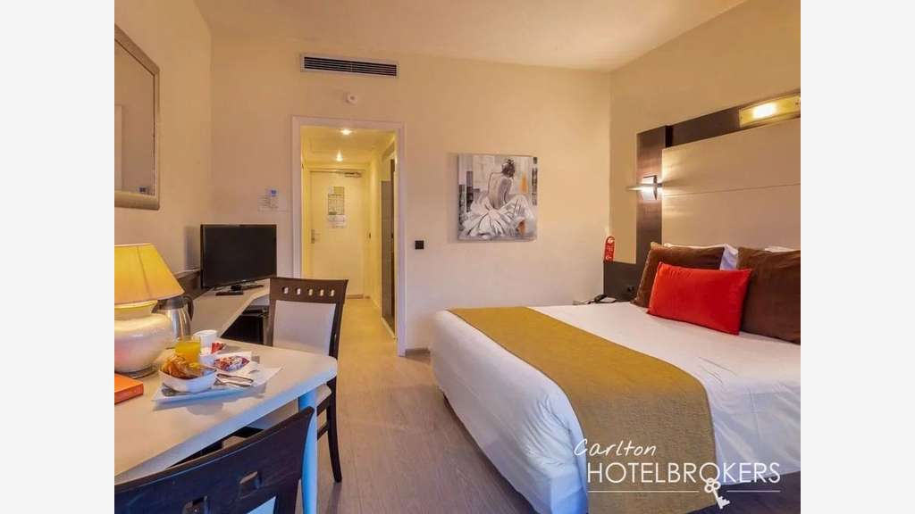 Hotel bureau*** A pied de la plage