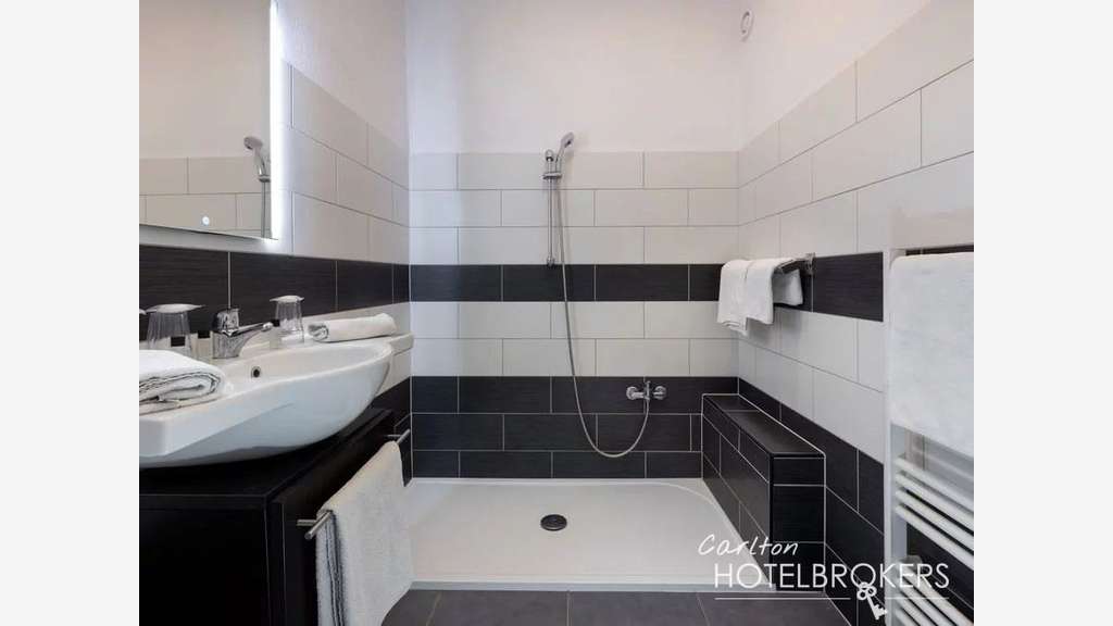 Hotel bureau*** A pied de la plage