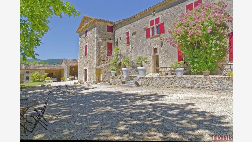 Vente Gîte dans Ancienne ferme restaurée Ardèche