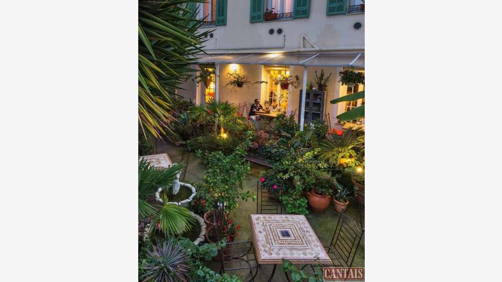 Vente hôtel bureau sur axe Menton Fréjus
