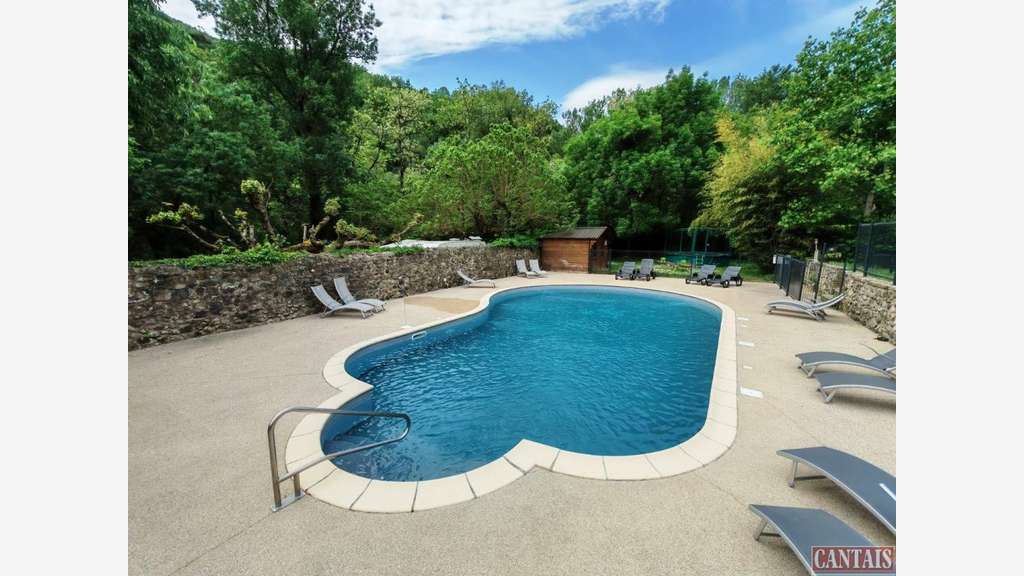 Vente charmant camping avec gîte en Ardèche