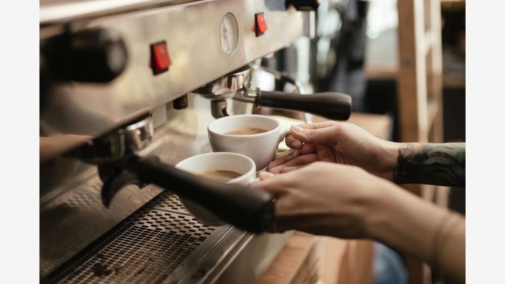 AV belle affaire bar tabac hôtel avec potentiel